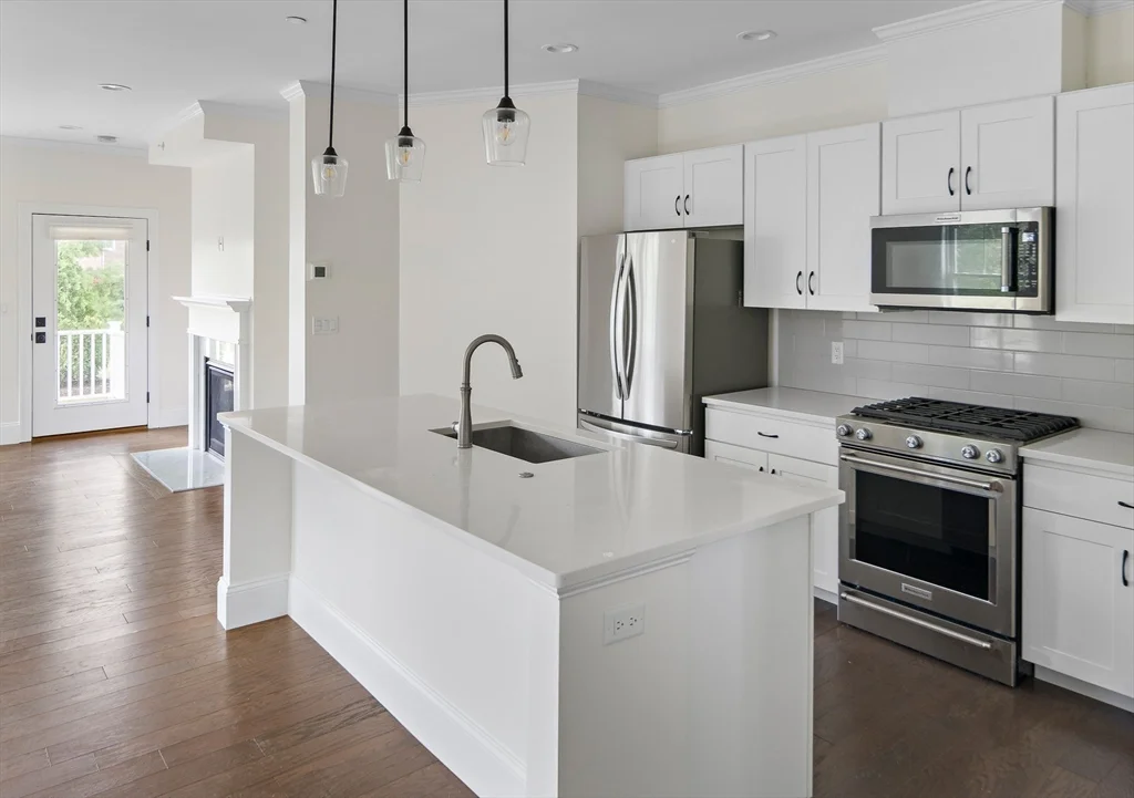2 bed, 2 bath apartment for rent at 19 Lily Pond Ln Unit 19, Lexington — photo 7 of 38