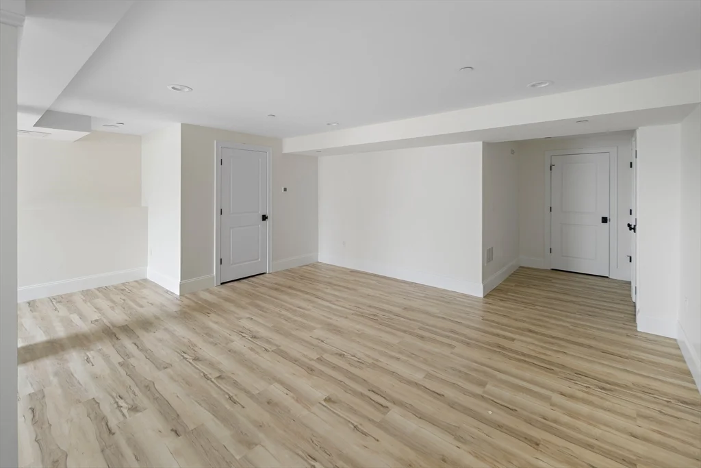 2 bed, 2 bath apartment for rent at 19 Lily Pond Ln Unit 19, Lexington — photo 29 of 38
