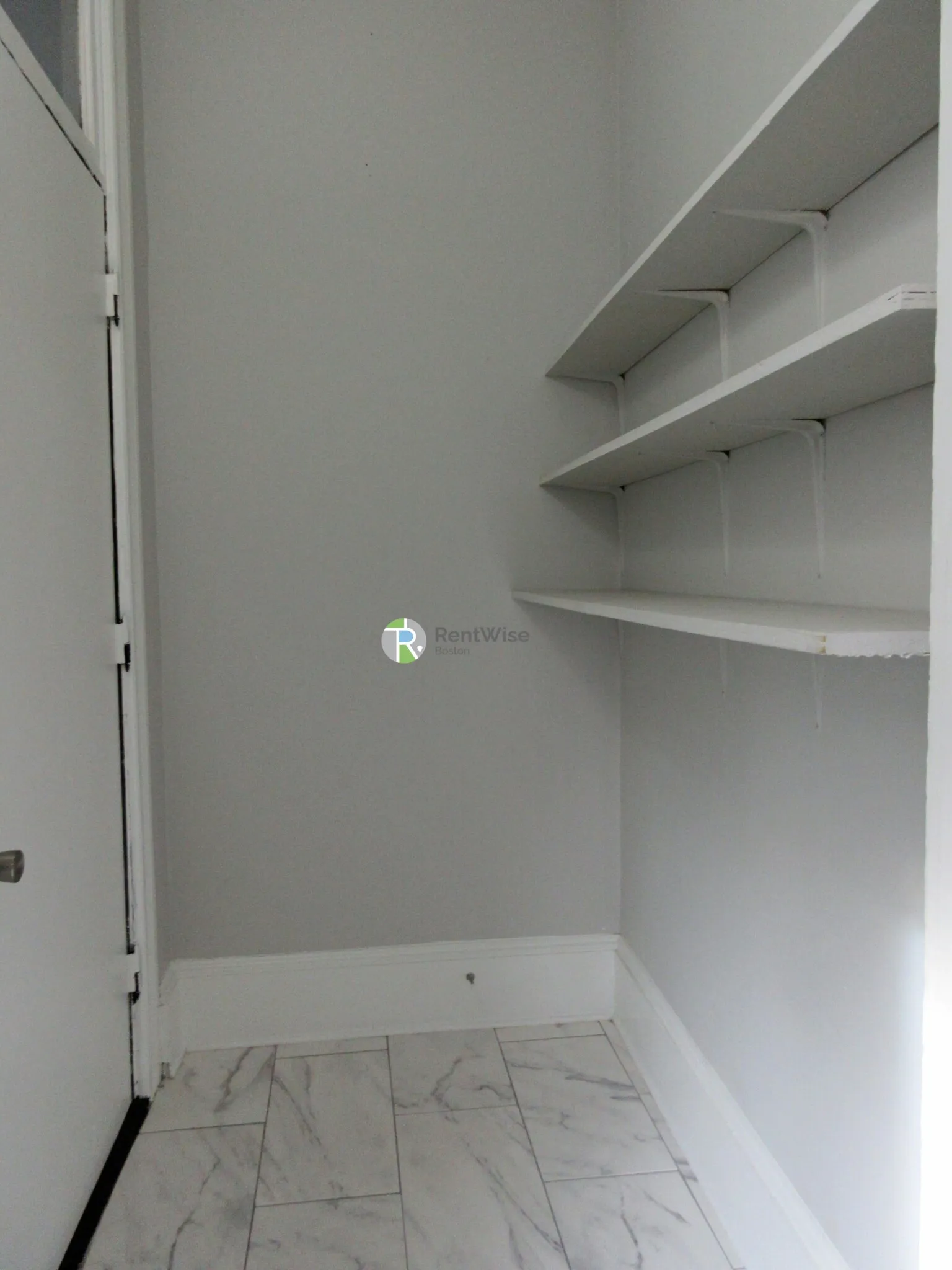 6 bed, 2.5 bath apartment for rent at 19 Linden St Unit 1, Allston — photo 8 of 23