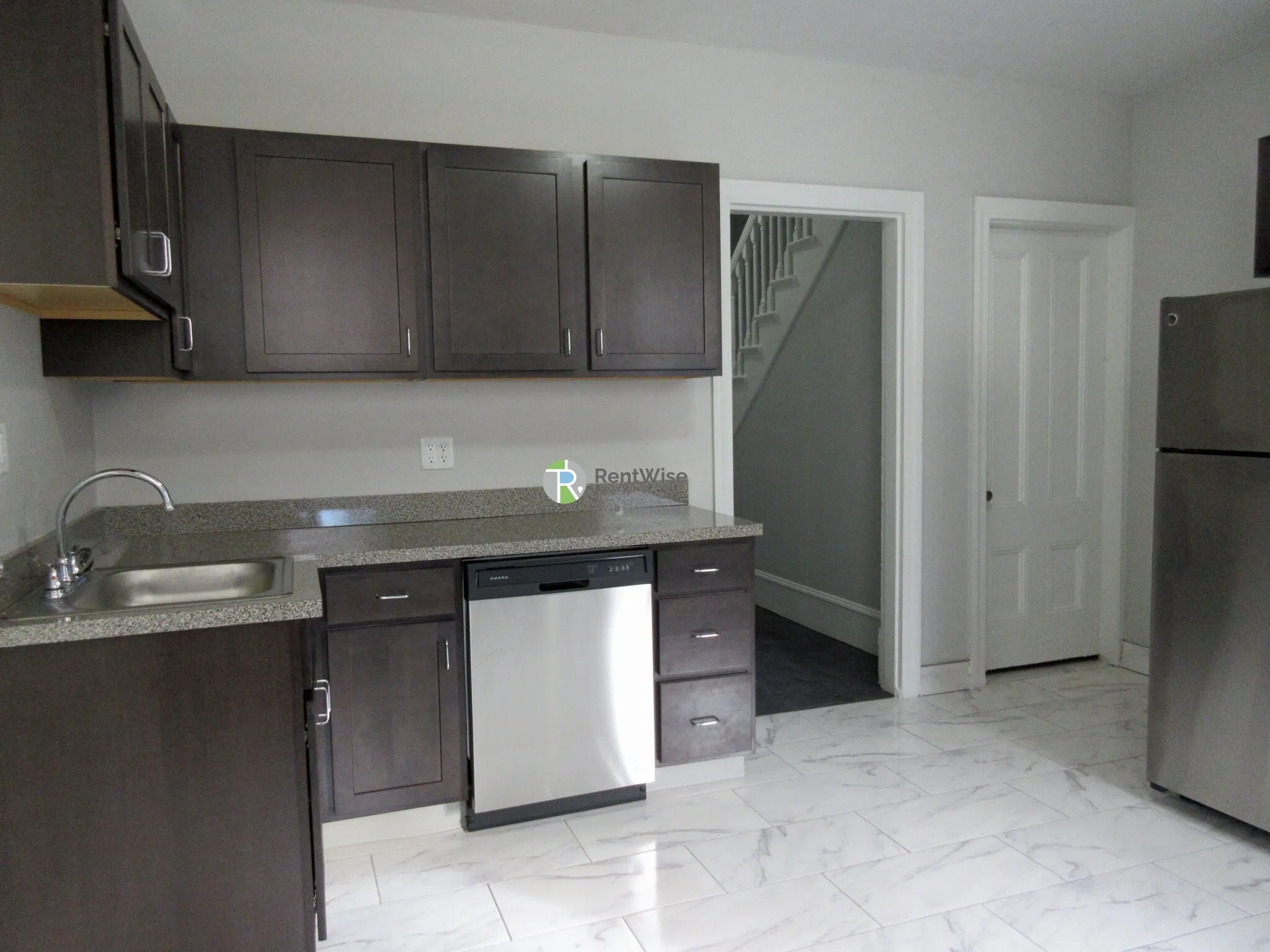 6 bed, 2.5 bath apartment for rent at 19 Linden St Unit 1, Allston — photo 5 of 23