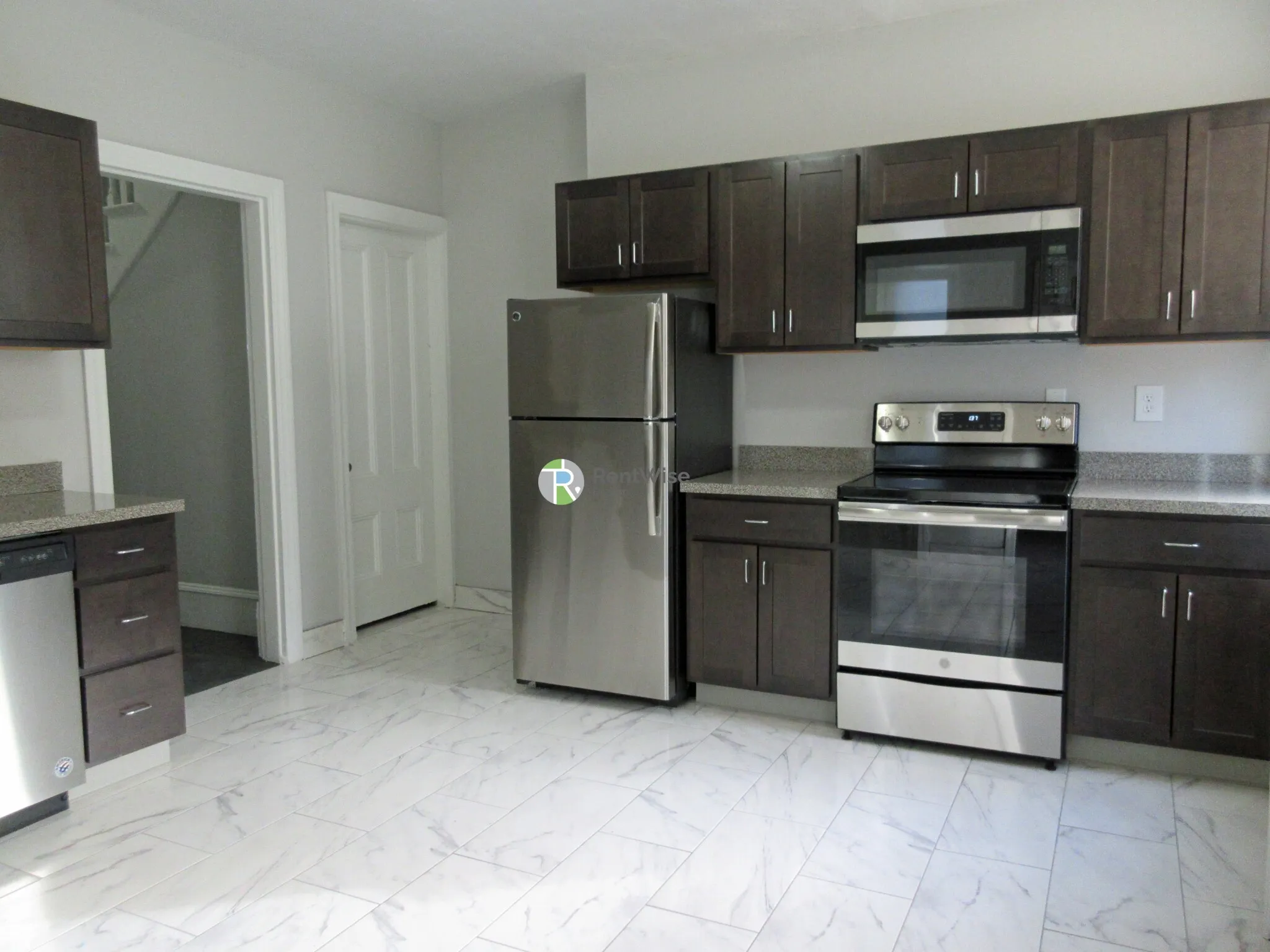 6 bed, 2.5 bath apartment for rent at 19 Linden St Unit 1, Allston — photo 4 of 23