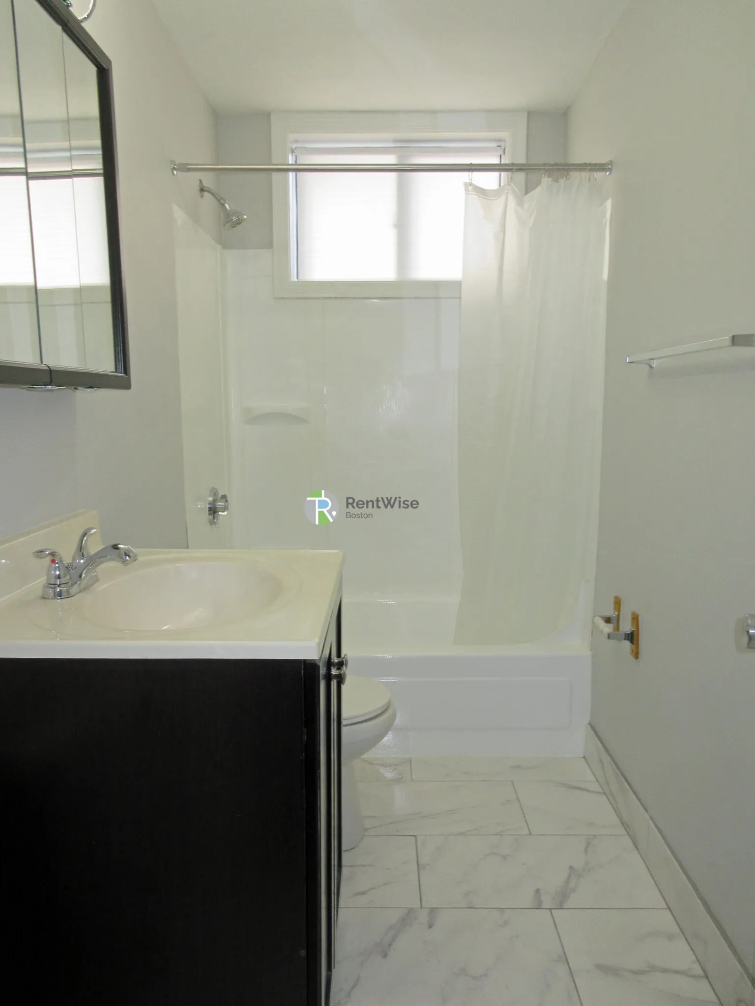 6 bed, 2.5 bath apartment for rent at 19 Linden St Unit 1, Allston — photo 15 of 23