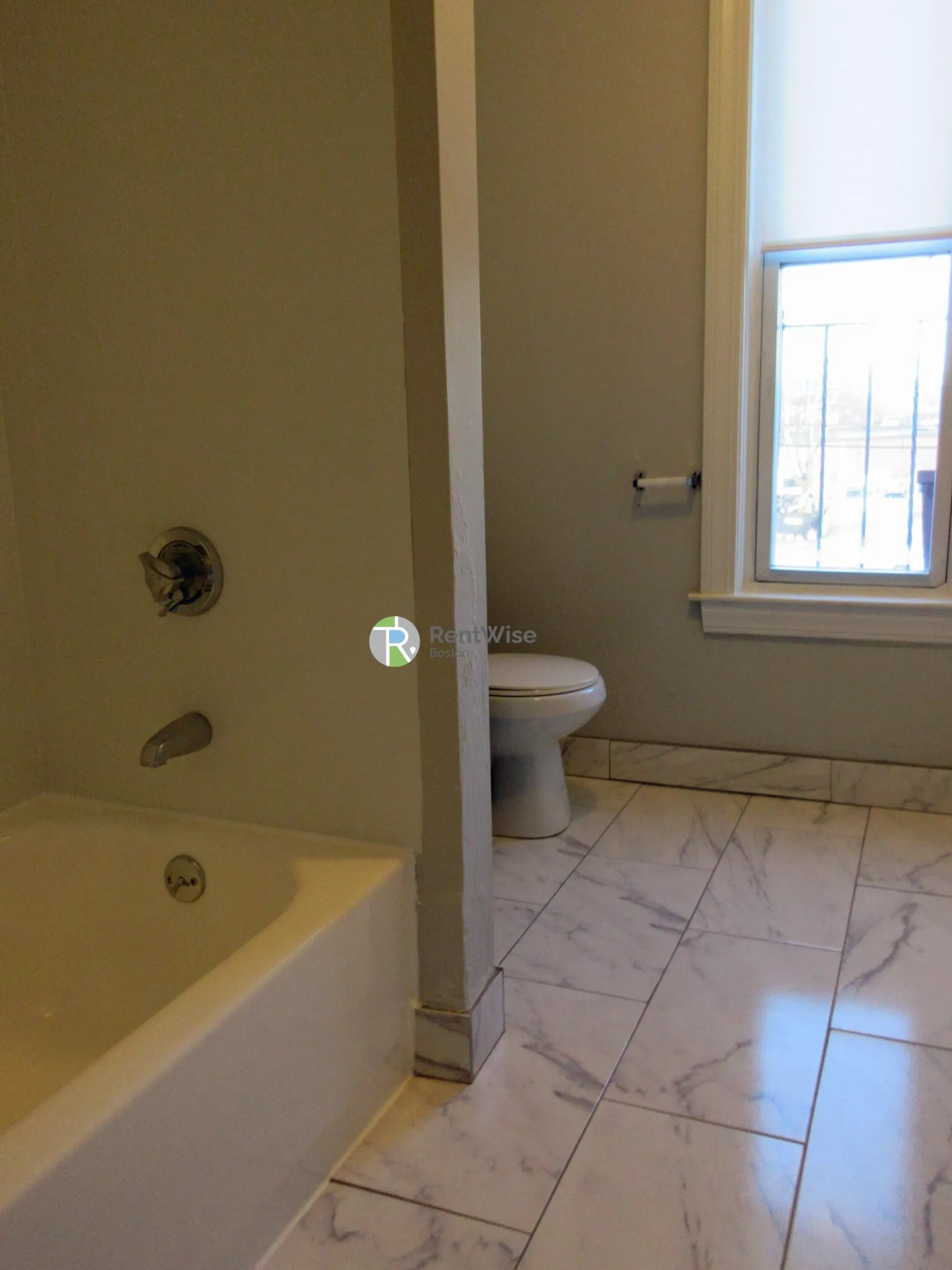 6 bed, 2.5 bath apartment for rent at 19 Linden St Unit 1, Allston — photo 12 of 23