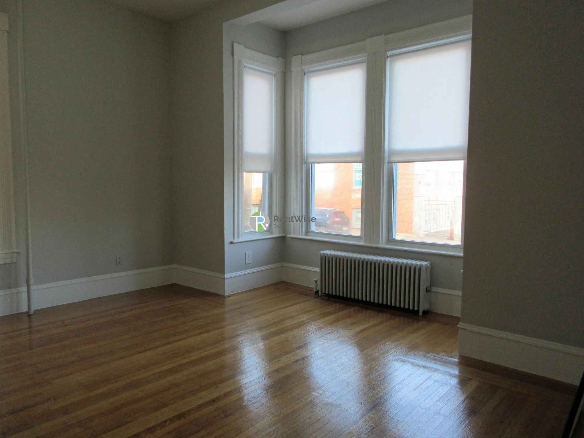 6 bed, 2.5 bath apartment for rent at 19 Linden St Unit 1, Allston — photo 3 of 23