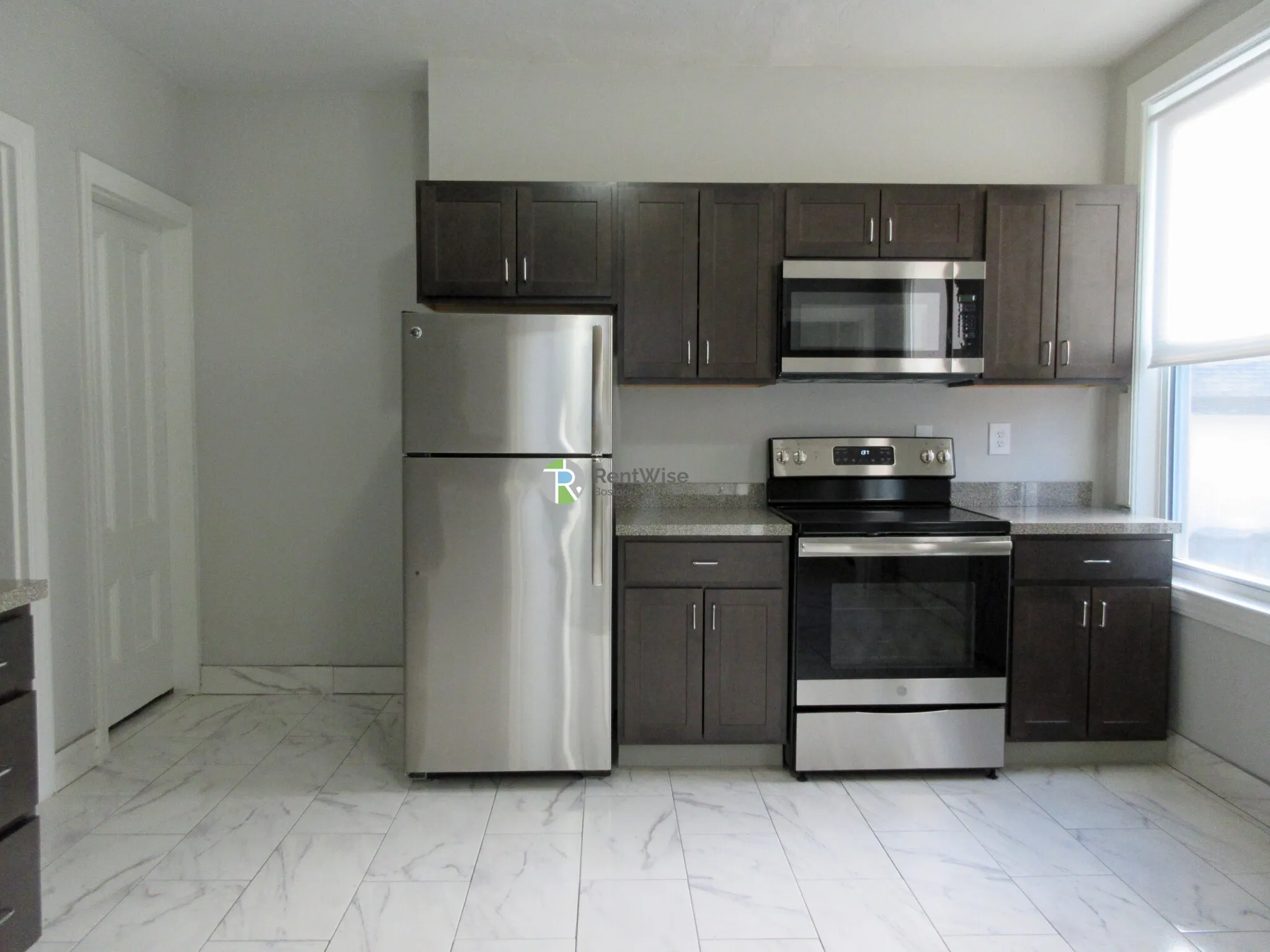 6 bed, 2.5 bath apartment for rent at 19 Linden St Unit 1, Allston — photo 7 of 23