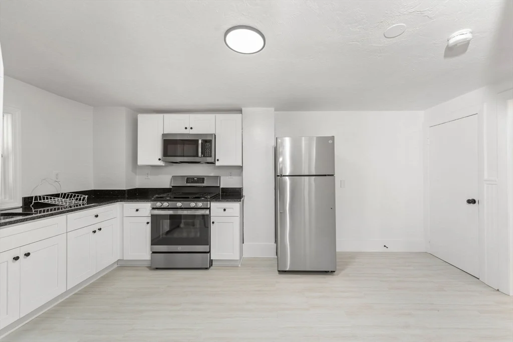 1 bed, 1 bath apartment for rent at 19 Main St Unit A, Foxboro — photo 3 of 24