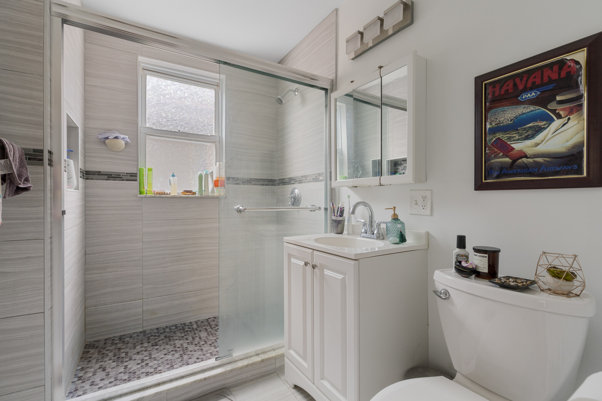 3 bed, 1 bath apartment for rent at 19 Malvern Ave Unit 2, Teele Square — photo 10 of 21