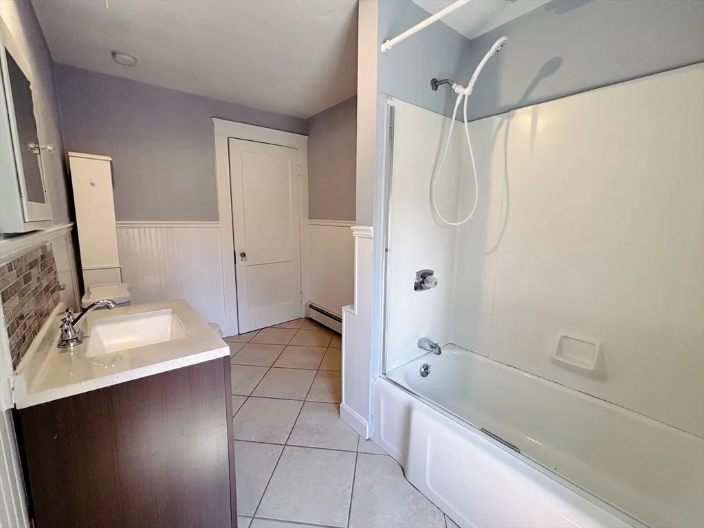 1 bed, 1 bath apartment for rent at 19 Maple St Unit 2, Uxbridge — photo 6 of 15