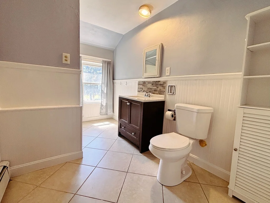 1 bed, 1 bath apartment for rent at 19 Maple St Unit 2, Uxbridge — photo 4 of 15