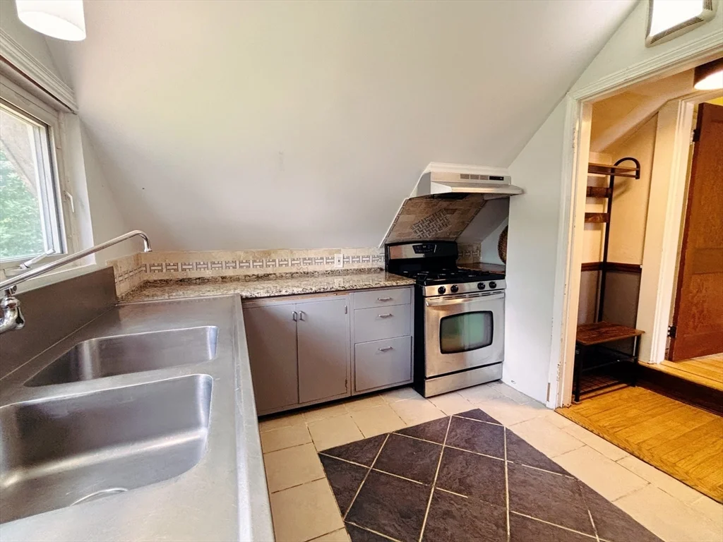 1 bed, 1 bath apartment for rent at 19 Maple St Unit 2, Uxbridge — photo 11 of 15