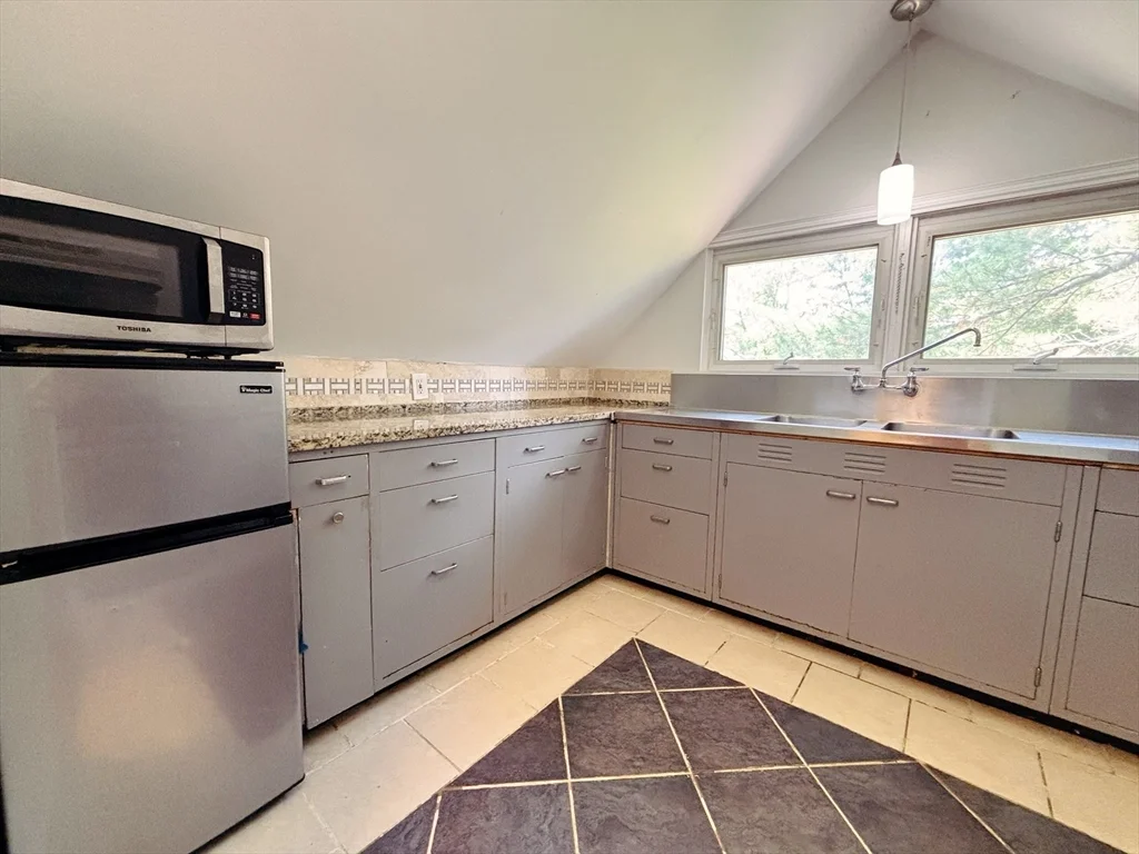 1 bed, 1 bath apartment for rent at 19 Maple St Unit 2, Uxbridge — photo 9 of 15