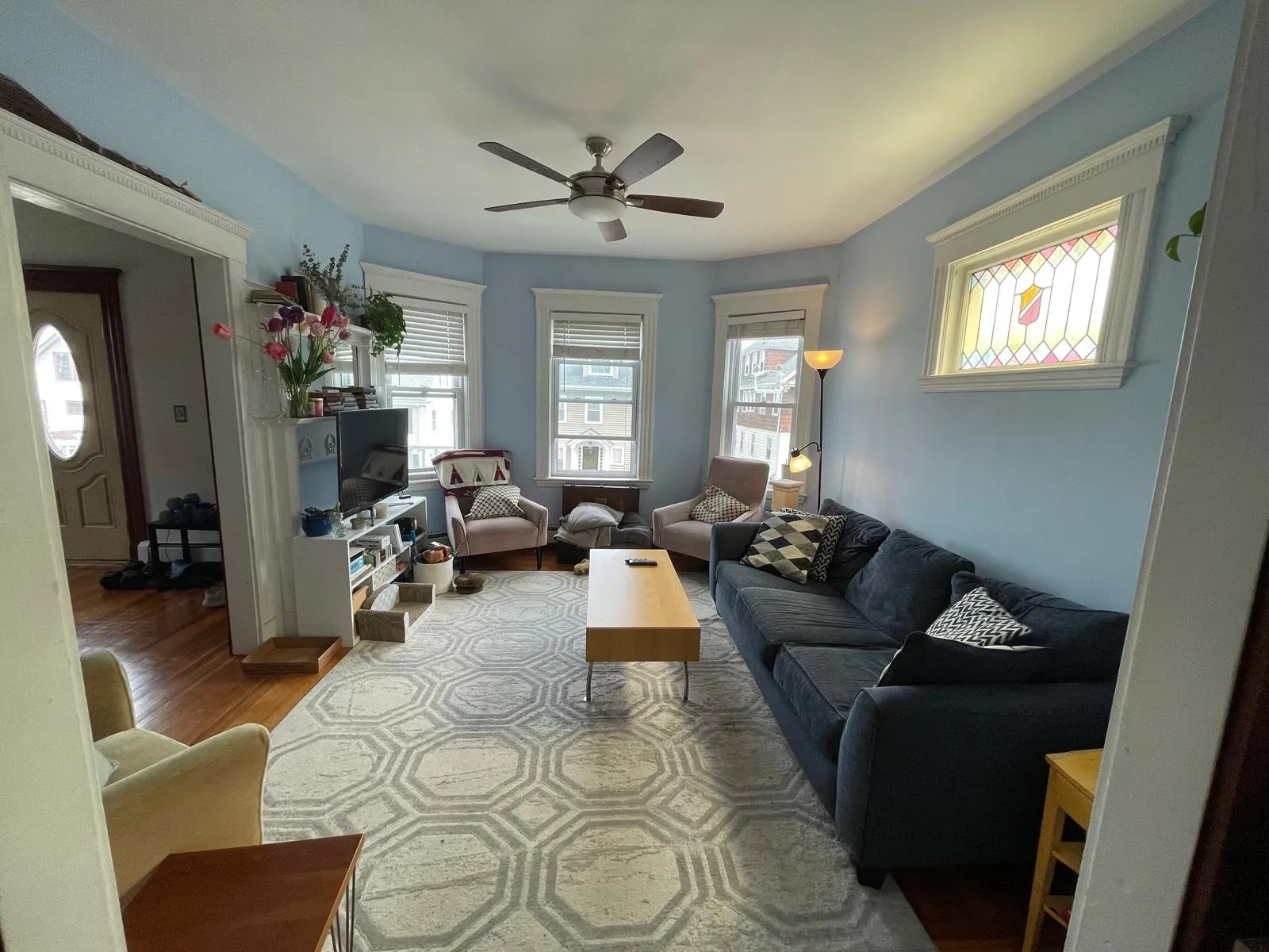 3 bed, 1 bath apartment for rent at 19 Mapleton St Unit 1, Brighton — photo 1 of 8