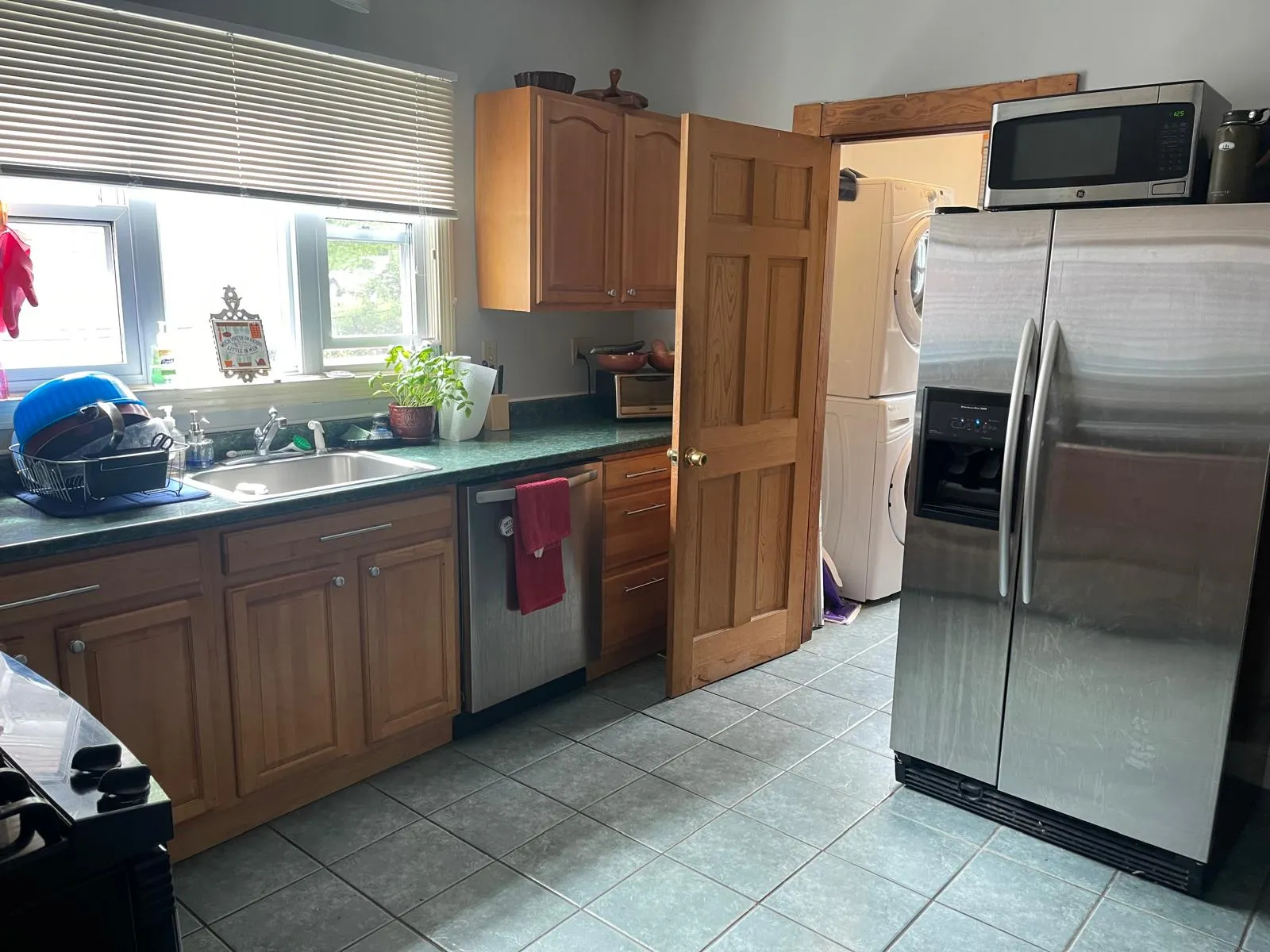 3 bed, 1 bath apartment for rent at 19 Mapleton St Unit 1, Brighton — photo 7 of 8