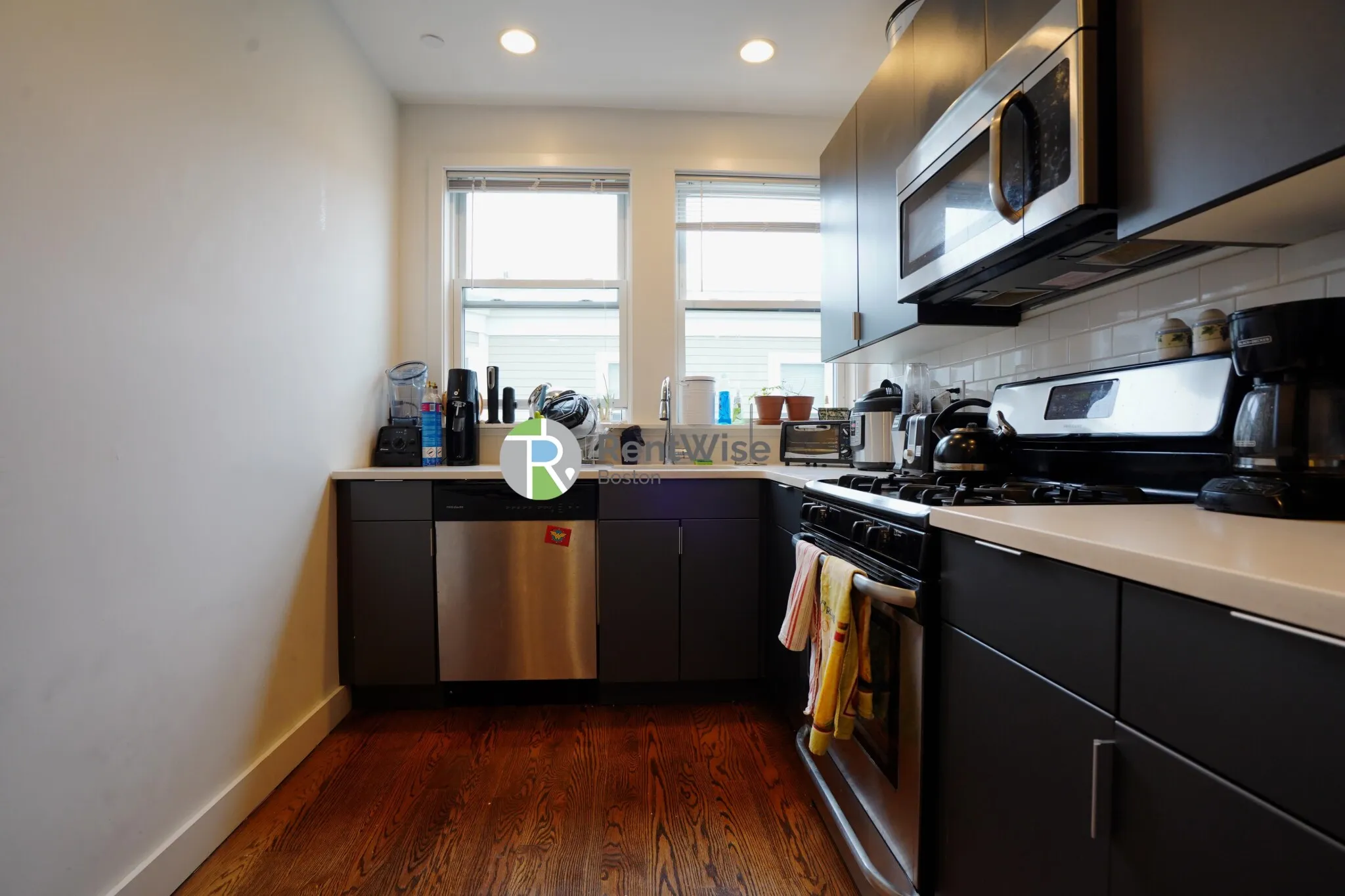 3 bed, 2 bath apartment for rent at 19 Marney St Unit 5, Wellington-Harrington — photo 8 of 41