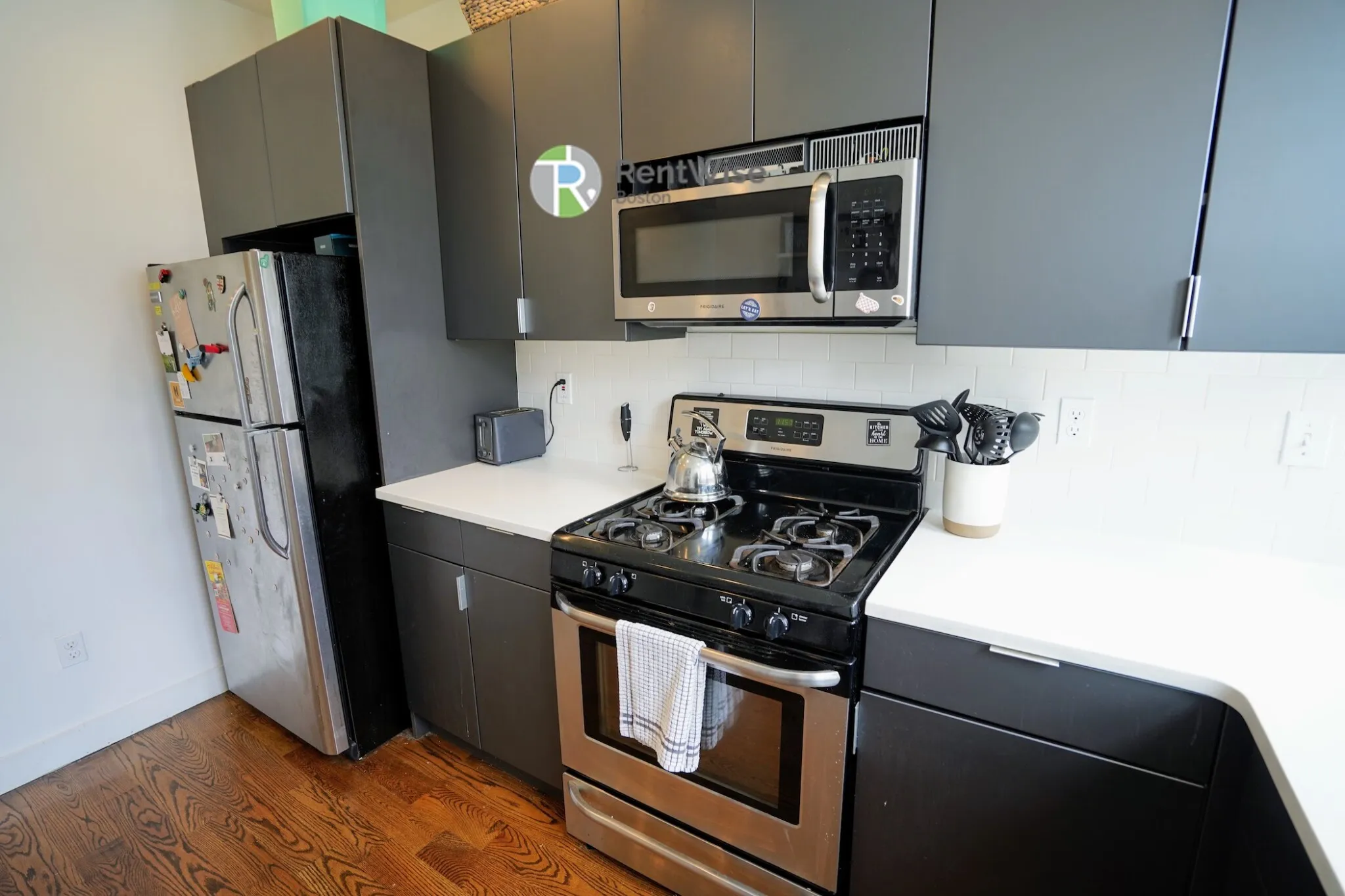 3 bed, 2 bath apartment for rent at 19 Marney St Unit 6, Wellington-Harrington — photo 8 of 38