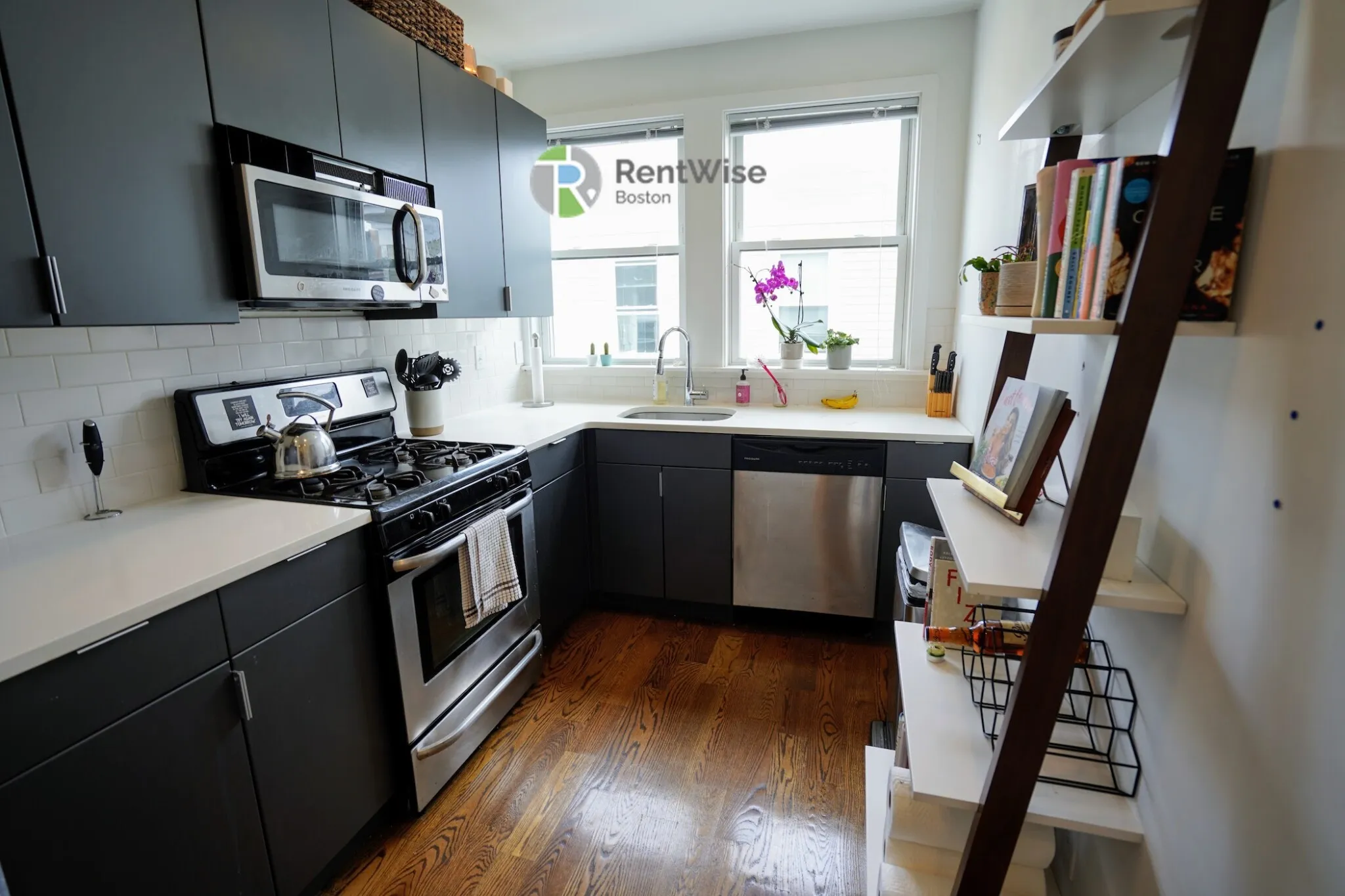 3 bed, 2 bath apartment for rent at 19 Marney St Unit 6, Wellington-Harrington — photo 7 of 38