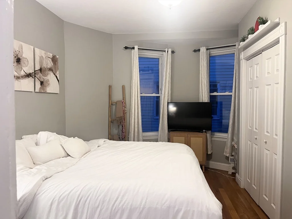 2 bed, 1 bath apartment for rent at 19 Marshall St Unit 1, Winter Hill — photo 7 of 24
