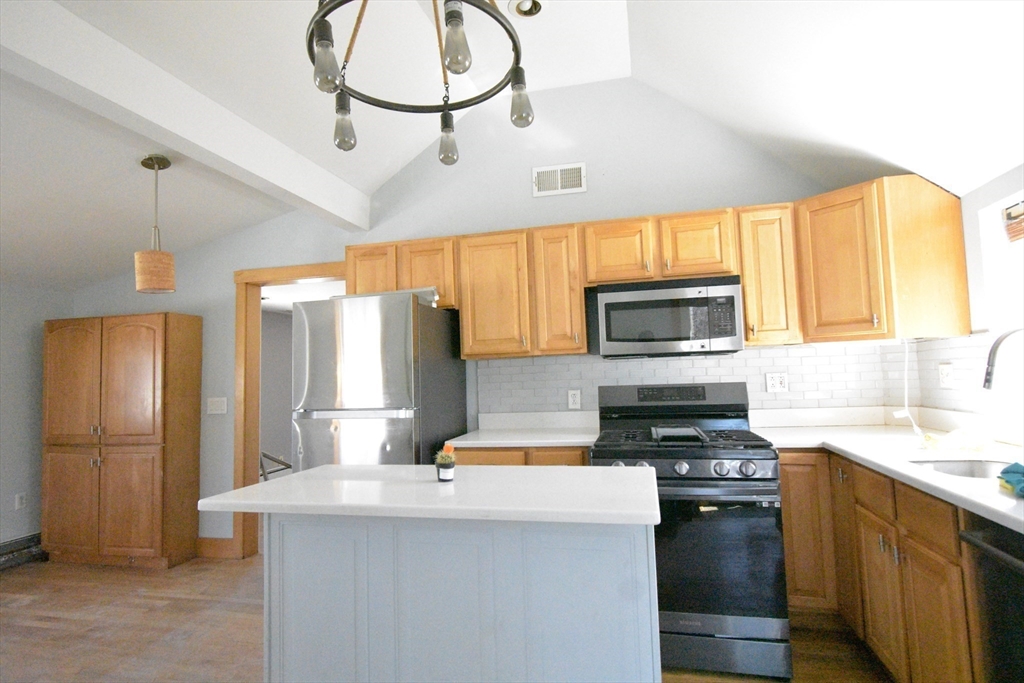 3 bed, 1 bath apartment for rent at 19 Mason St Unit 2, Boston — photo 5 of 13