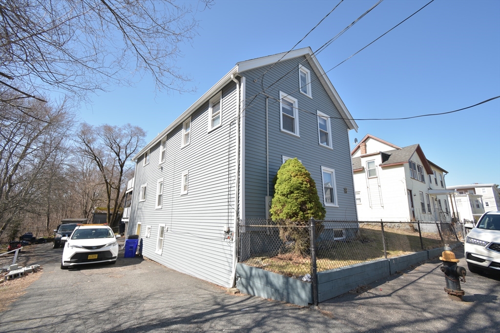 3 bed, 1 bath apartment for rent at 19 Mason St Unit 2, Boston — photo 2 of 13