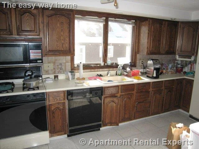3 bed, 1 bath apartment for rent at 19 Mason St Unit 2, Teele Square — photo 2 of 3
