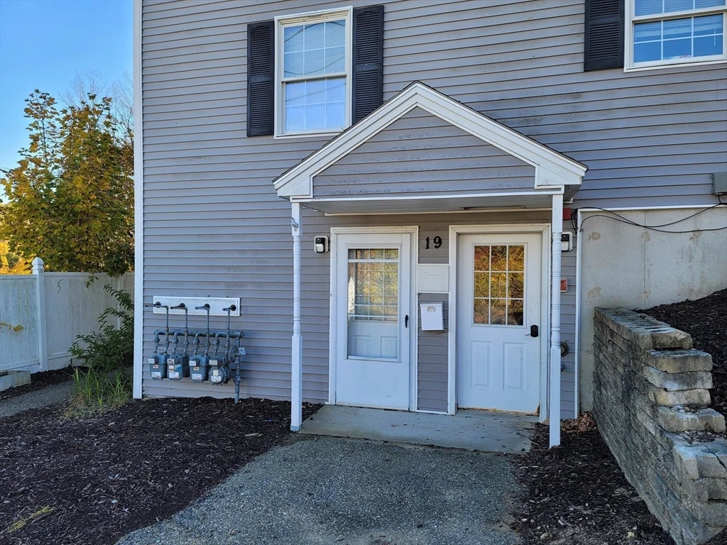 3 bed, 1 bath apartment for rent at 19 Mcdonald St Unit 3, Spencer — photo 3 of 18