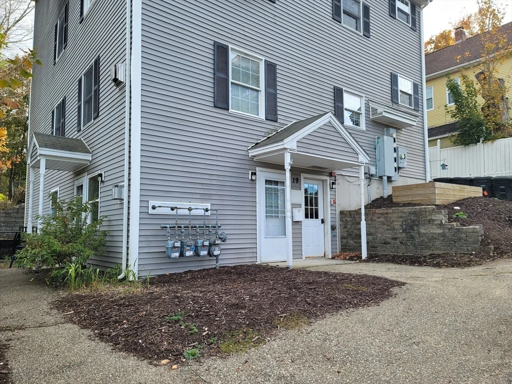 3 bed, 1 bath apartment for rent at 19 Mcdonald St Unit 3, Spencer — photo 2 of 18