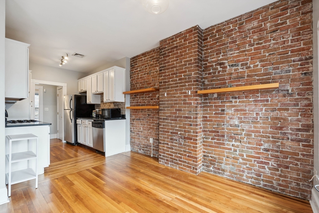 1 bed, 1 bath apartment for rent at 19 Medford St Unit 3, Chelsea — photo 3 of 25
