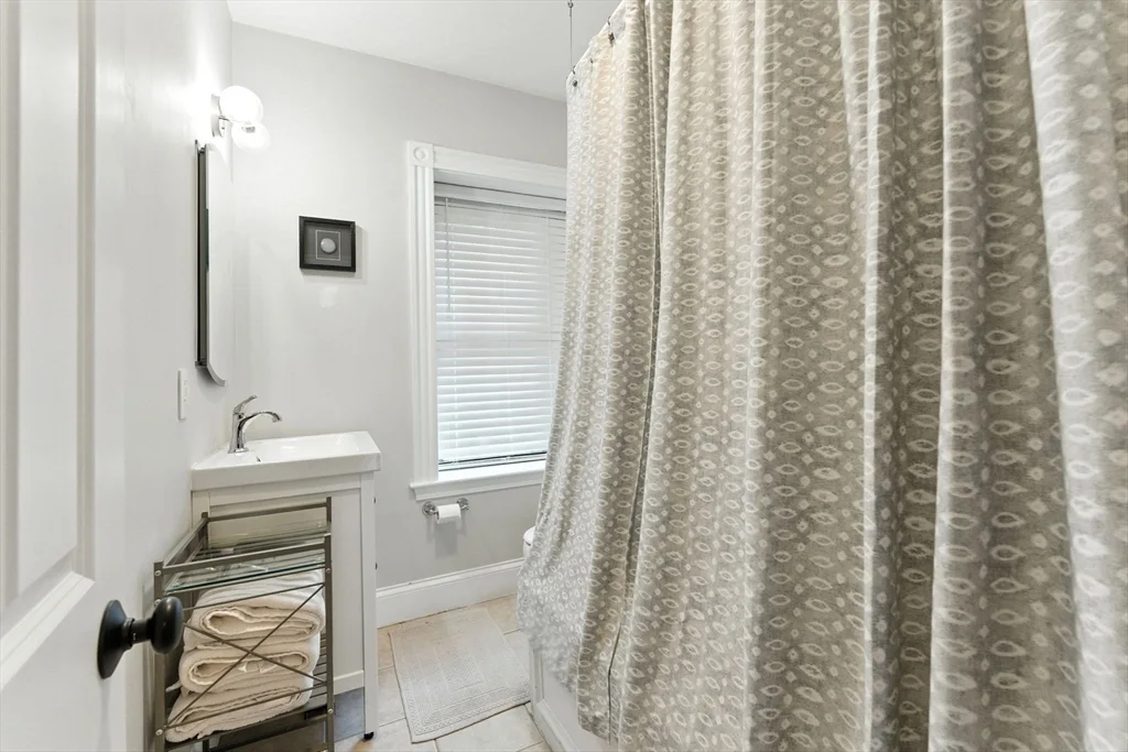 1 bed, 1 bath apartment for rent at 19 Medford St Unit U2, Chelsea — photo 18 of 26