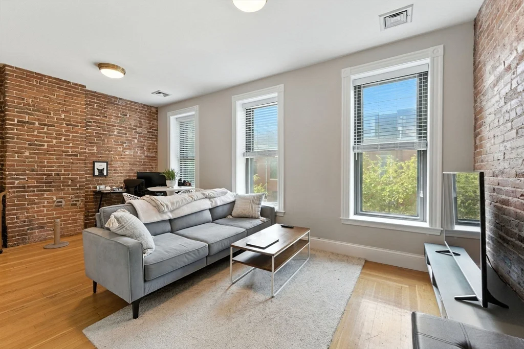 1 bed, 1 bath apartment for rent at 19 Medford St Unit U2, Chelsea — photo 1 of 26