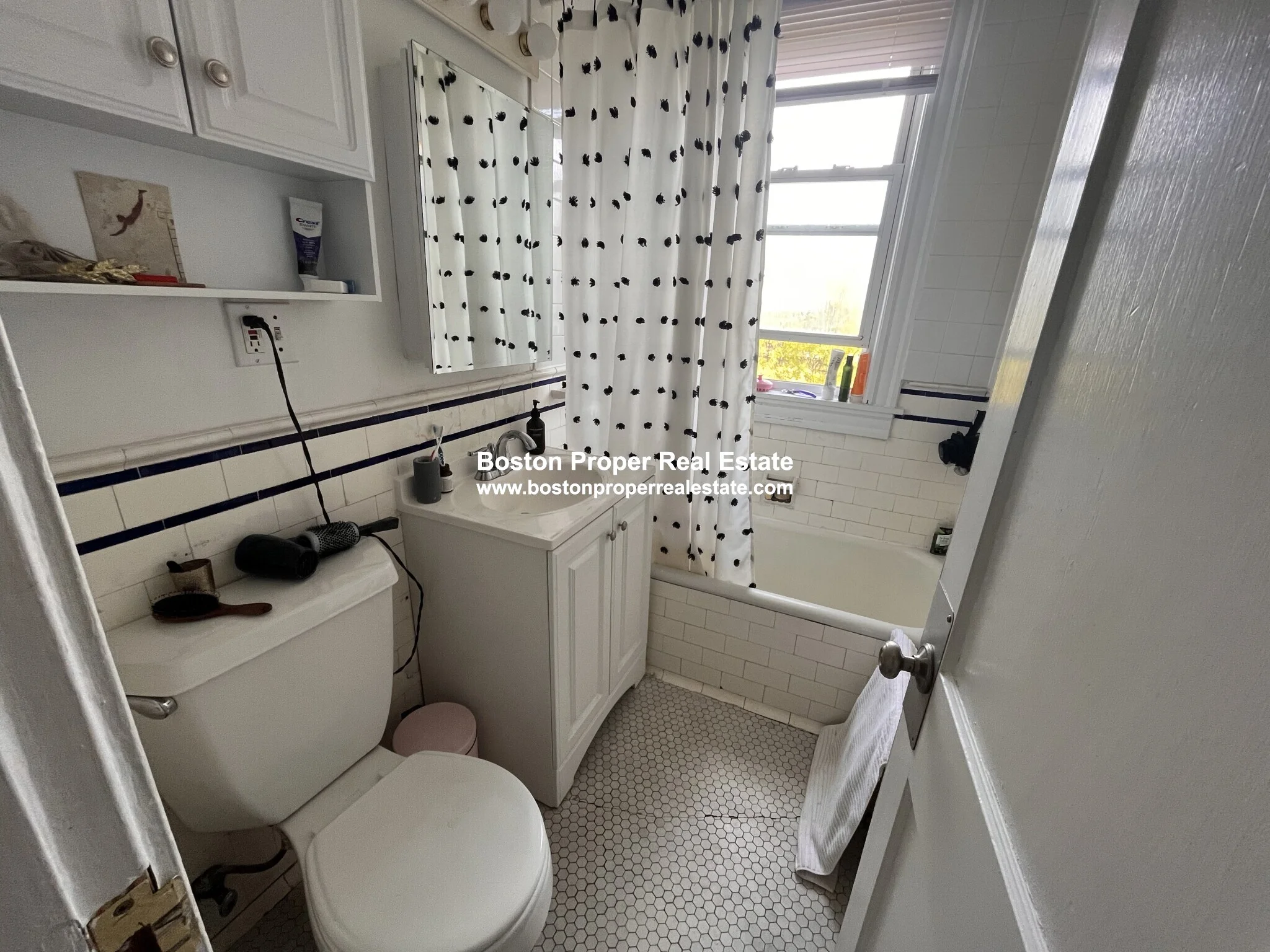 2 bed, 1 bath apartment for rent at 19 Melvin Ave Unit 10, Brighton — photo 4 of 13