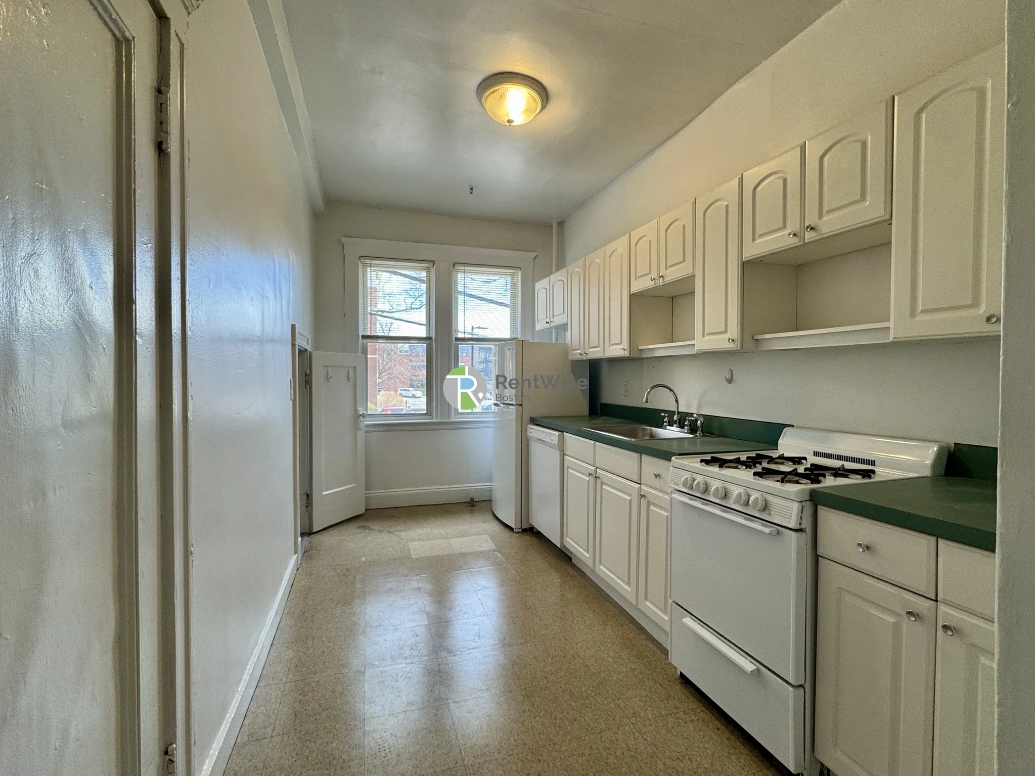 3 bed, 1 bath apartment for rent at 19 Melvin Ave Unit 4, Brighton — photo 4 of 28