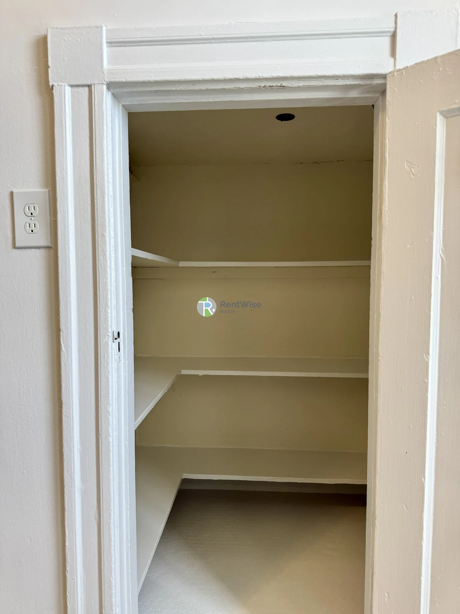 3 bed, 1 bath apartment for rent at 19 Melvin Ave Unit 4, Brighton — photo 6 of 28