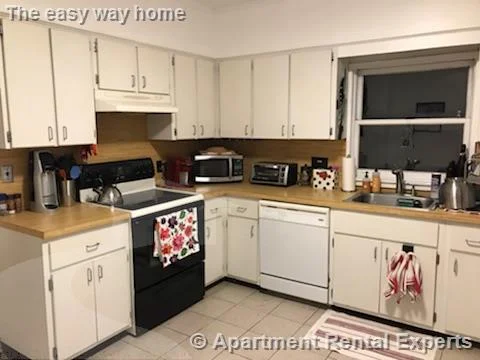 2 bed, 1 bath apartment for rent at 19 Miller Ave Unit 2, North Cambridge