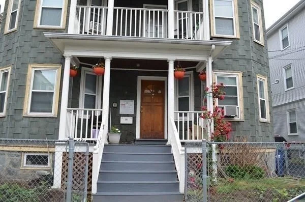 3 bed, 1 bath apartment for rent at 19 Montfern Ave Unit 3, Brighton — photo 2 of 12