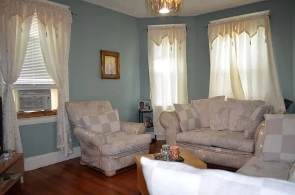 3 bed, 1 bath apartment for rent at 19 Montfern Ave Unit 3, Brighton — photo 4 of 12