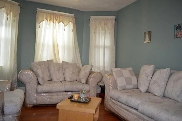 3 bed, 1 bath apartment for rent at 19 Montfern Ave Unit 3, Brighton — photo 3 of 12