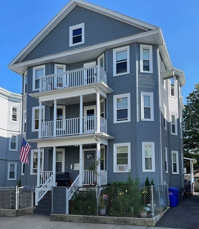 3 bed, 1 bath apartment for rent at 19 Montfern Ave Unit 3, Brighton — photo 1 of 12