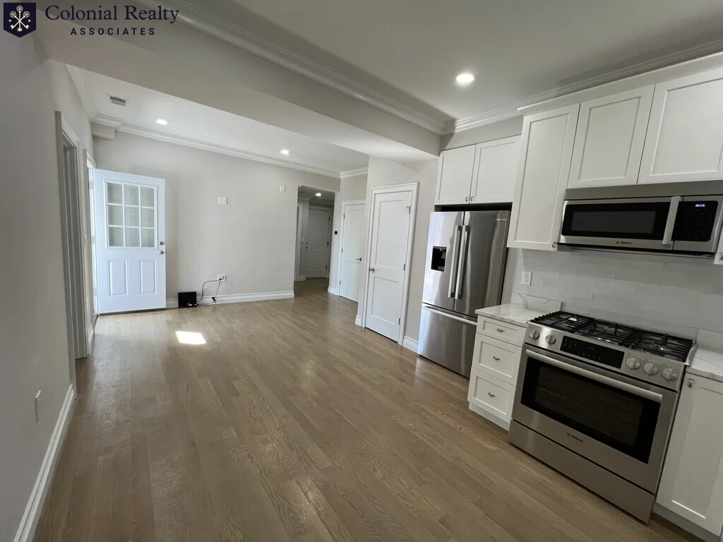2 bed, 1 bath apartment for rent at 19 Mount Hood Rd Unit 13, Brighton — photo 3 of 12