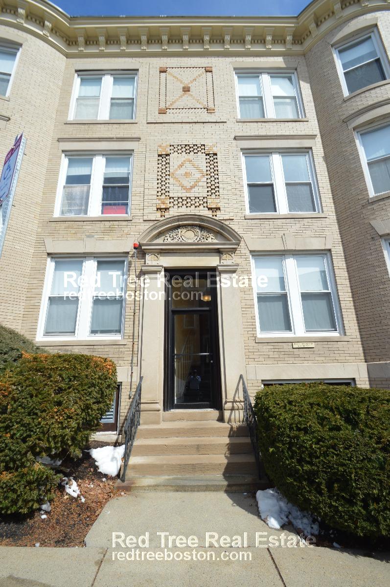 3 bed, 1 bath apartment for rent at 19 Mount Hood Rd Unit 4, Brighton