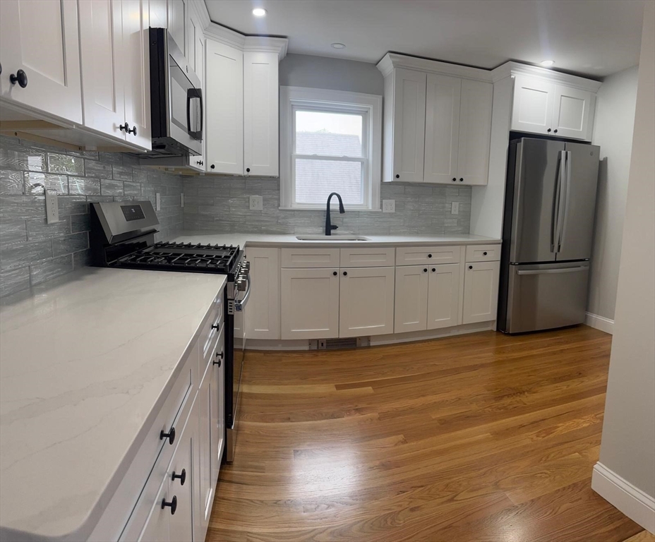 3 bed, 1 bath apartment for rent at 19 Nahant Pl Unit 2, Lynn — photo 3 of 7