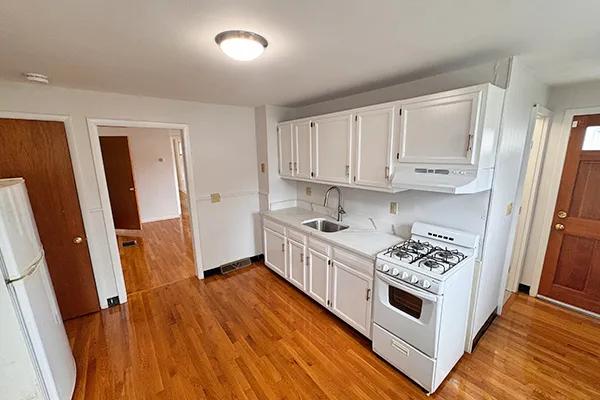 1 bed, 1 bath apartment for rent at 19 Norumbega Ter Unit 1, South Side — photo 4 of 11