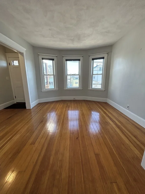 3 bed, 1 bath apartment for rent at 19 Oakland Unit 19, Watertown — photo 3 of 23
