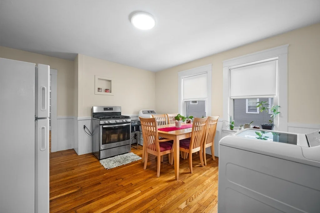 3 bed, 1 bath apartment for rent at 19 Oliver St Unit 2, Milford — photo 3 of 14