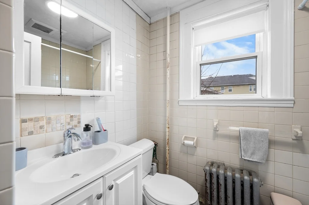 3 bed, 1 bath apartment for rent at 19 Oliver St Unit 2, Milford — photo 5 of 14