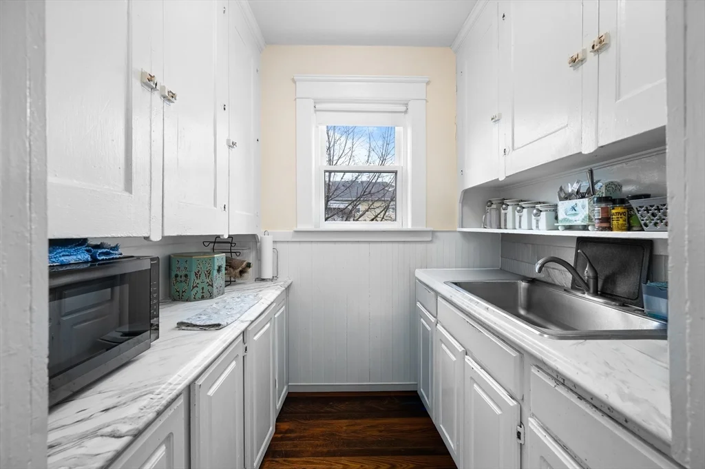 3 bed, 1 bath apartment for rent at 19 Oliver St Unit 2, Milford — photo 4 of 14