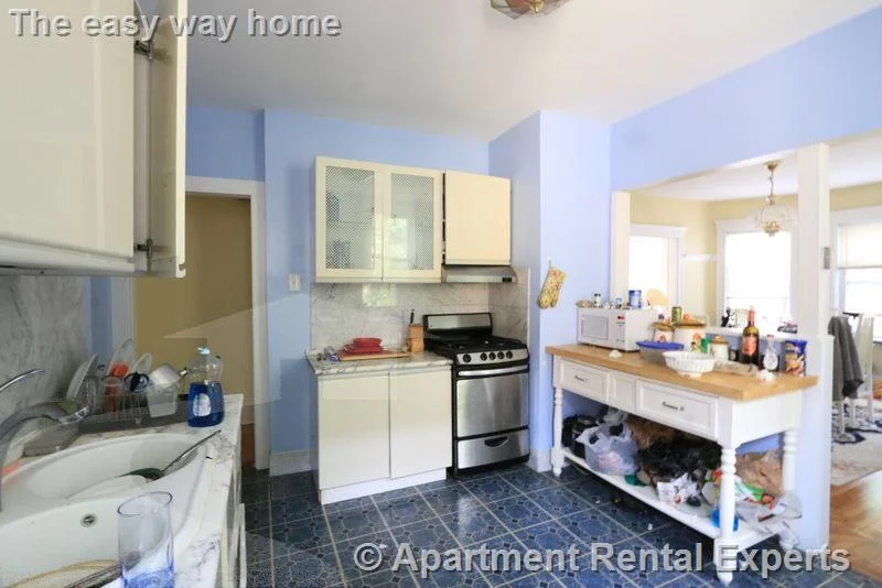 3 bed, 1 bath apartment for rent at 19 Park Ave Unit 2, Davis Square — photo 1 of 18