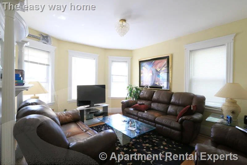 3 bed, 1 bath apartment for rent at 19 Park Ave Unit 2, Davis Square — photo 4 of 18
