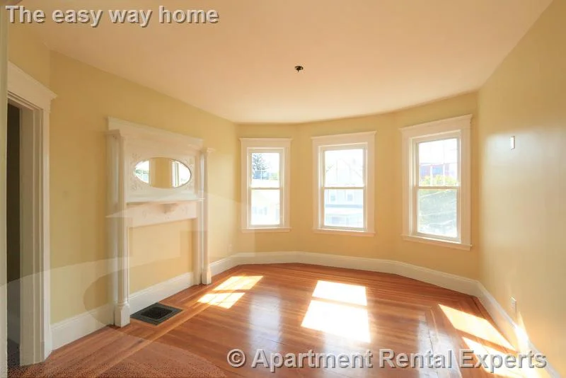 5 bed, 2 bath apartment for rent at 19 Park Ave Unit 3, Davis Square — photo 3 of 26