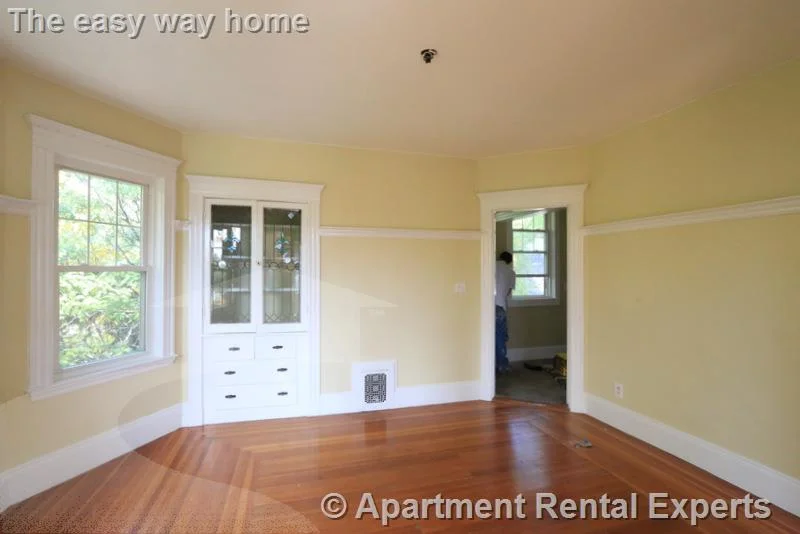 5 bed, 2 bath apartment for rent at 19 Park Ave Unit 3, Davis Square — photo 5 of 26