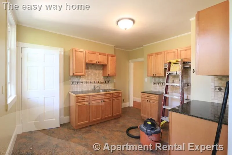 5 bed, 2 bath apartment for rent at 19 Park Ave Unit 3, Davis Square — photo 21 of 26